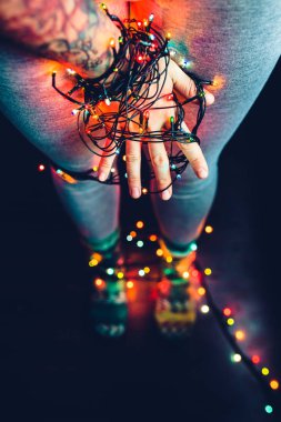 El garland ve Noel ışıkları