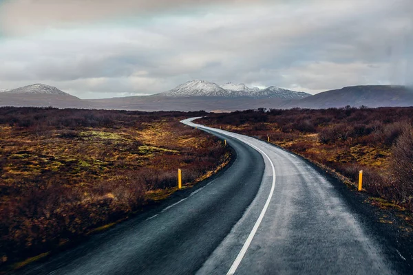 Панорамний вид на гірську дорогу — стокове фото