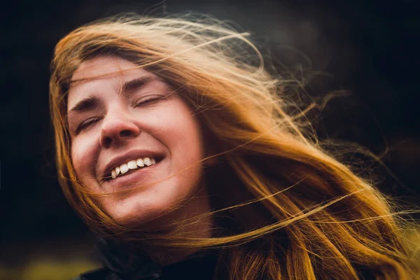 Mujer retrato outdorrs — Foto de Stock