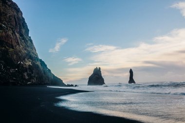 Rocky Dağları üzerinde deniz kıyısı