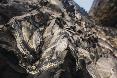 Kayalık taş açık havada 