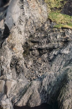 Kayalık taş açık havada 