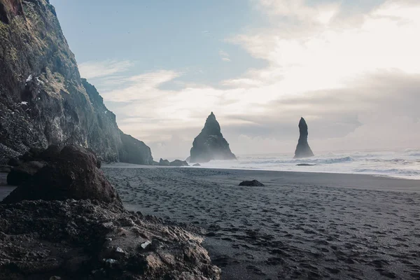 Costa con rocas y piedras — Foto de Stock