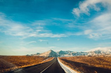 İzlanda 'da dağ yolu