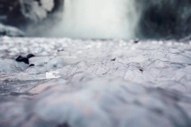 Rocky Dağları'nda büyük şelale 