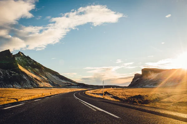 Vista panorámica de la carretera de montaña — Foto de Stock