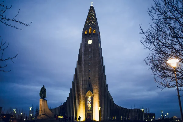 Blick auf luteran chruch of reykjavik — Stockfoto