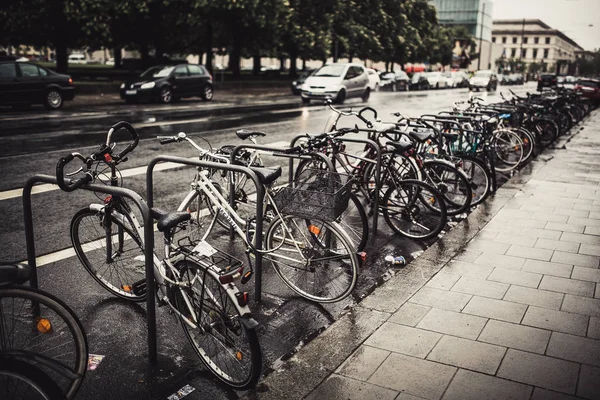 Karayolu ile Bisiklet park yeri 