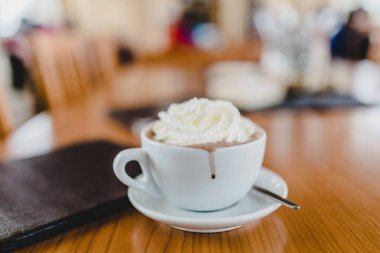 Kremalı kahve fincan