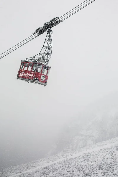 Chairlift with forest in misty weather — Stock Photo, Image