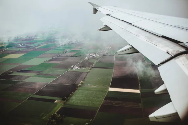 Blick aus dem Flugzeugfenster — Stockfoto