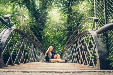 güzel bir kadın Köprüsü