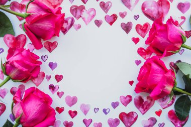 taze pembe Gül ve kalp