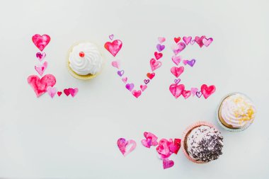 çörekler ve kağıt Kalpler