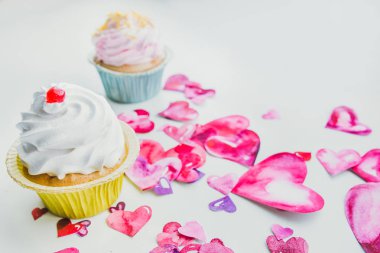 çörekler ve kağıt Kalpler