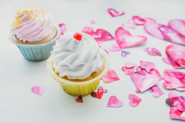 çörekler ve kağıt Kalpler