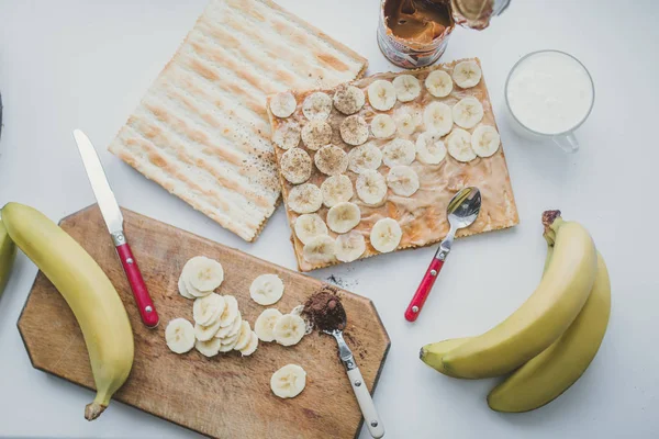 Voorbereiding van bananen taart — Stockfoto