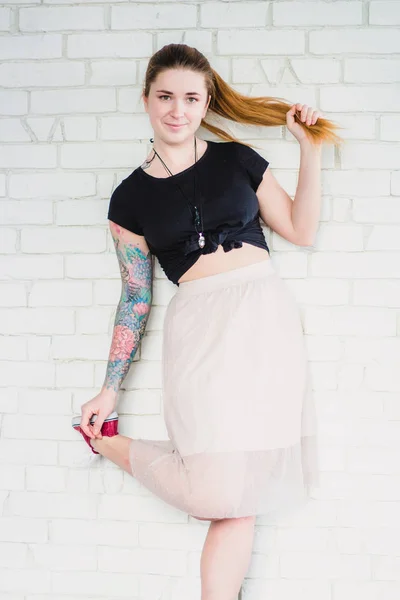 Tetovaná dívka — Stock fotografie