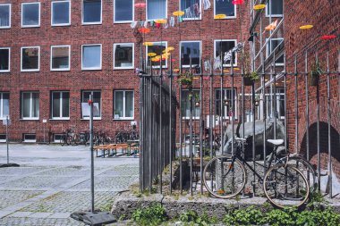 Munchin sokakta park edilmiş Bisiklet