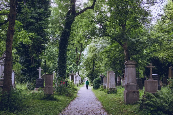 Gamla kyrkogården sökvägen — Stockfoto