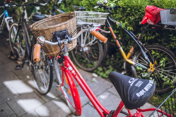 Biciclette parcheggiate sulla strada di Munchin — Foto Stock