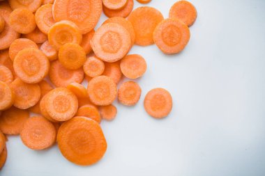 taze dilimlenmiş havuç