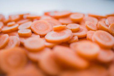 taze dilimlenmiş havuç