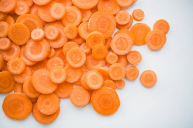 taze dilimlenmiş havuç