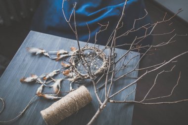 güzel rüya yakalayıcı masada 