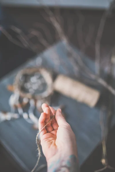 Female make dream catcher — Stock Photo, Image