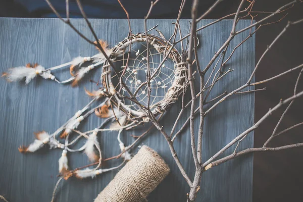 güzel rüya yakalayıcı masada 