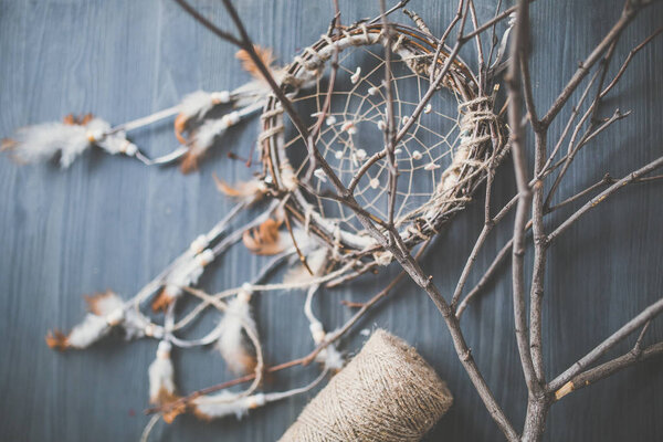 красивый ловитель снов на столе
 