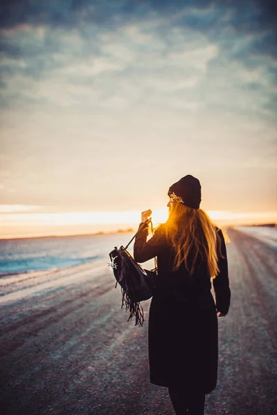 Fashion Red Hair Woman Black Clothes Hat Winter Frozen Road — Stock Photo, Image