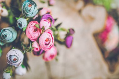 güzel Pembe buket ahşap arka plan üzerinde Close-Up 