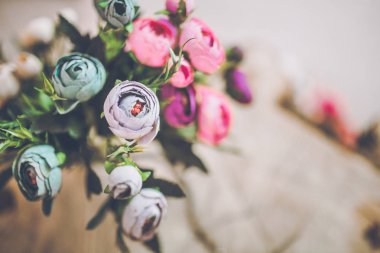 güzel Pembe buket ahşap arka plan üzerinde Close-Up 