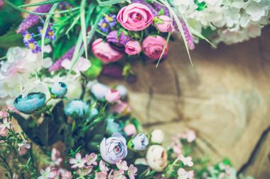 güzel bahar buket ahşap arka plan üzerinde renkli çiçek Close-Up 