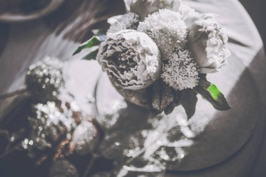 güzel buket peonies antika arka plan üzerinde Close-Up