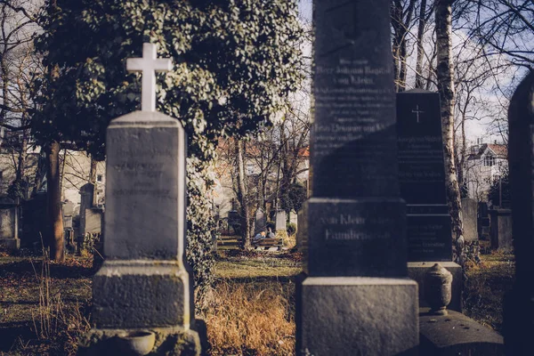 Närbild Gamla Gravstenar München Cemetery Tyskland — Stockfoto