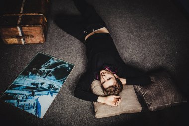 çatı uzay seksi adam