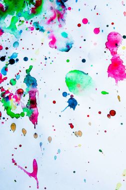 Beyaz Kağıt arka plan üzerinde renkli suluboya noktalar Close-Up