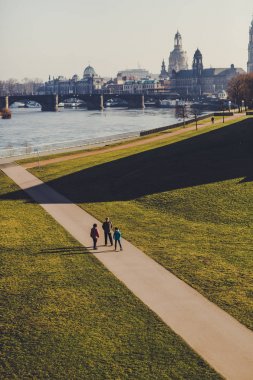 güzel tarihi Dresden şehir güneşli anda Almanya