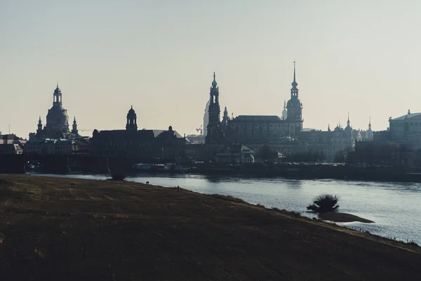 美丽的历史德累斯顿城市在晴朗的时间在德国 — 图库照片