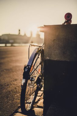 Dresden şehir günbatımı zaman kare Almanya, güzel bisiklet