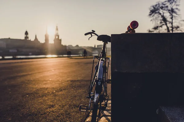 Vackra Cykel Historiska Dresden City Square Vid Solnedgång Tyskland — Stockfoto
