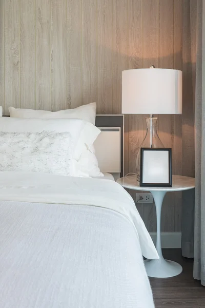 Moderno color blanco tono dormitorio diseño —  Fotos de Stock