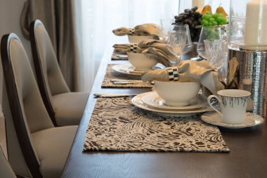 Yemek odası masa seti ile