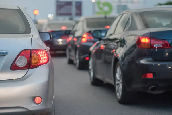 Atasco de tráfico con fila de coche — Foto de Stock