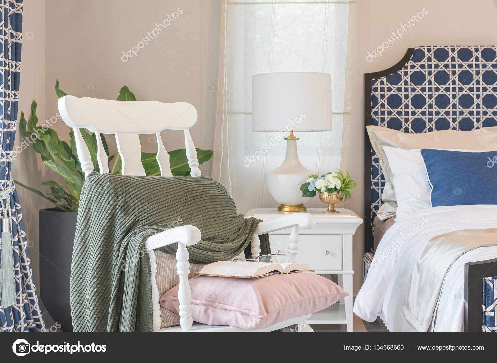 Camera Da Letto Di Lusso In Tono Di Colore Blu Foto Stock