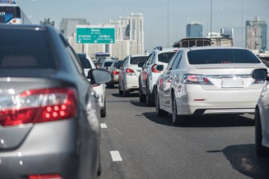 satır bir araba trafik sıkışıklığı ile 