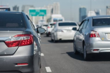 satır bir araba trafik sıkışıklığı ile 
